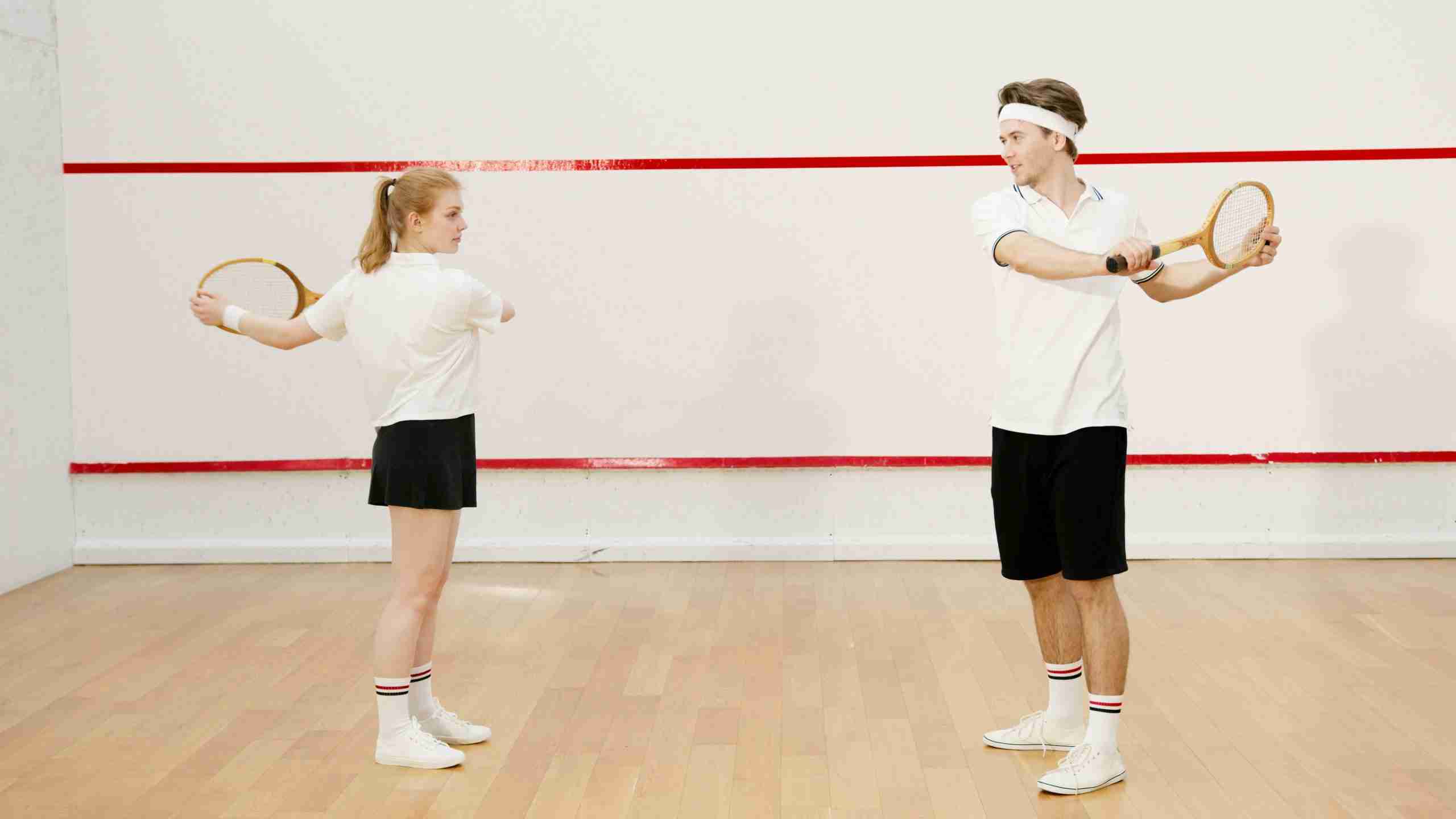 koppel warmt zich op voor het spelen van squash sport en schoonheid before-night-falls.com blog