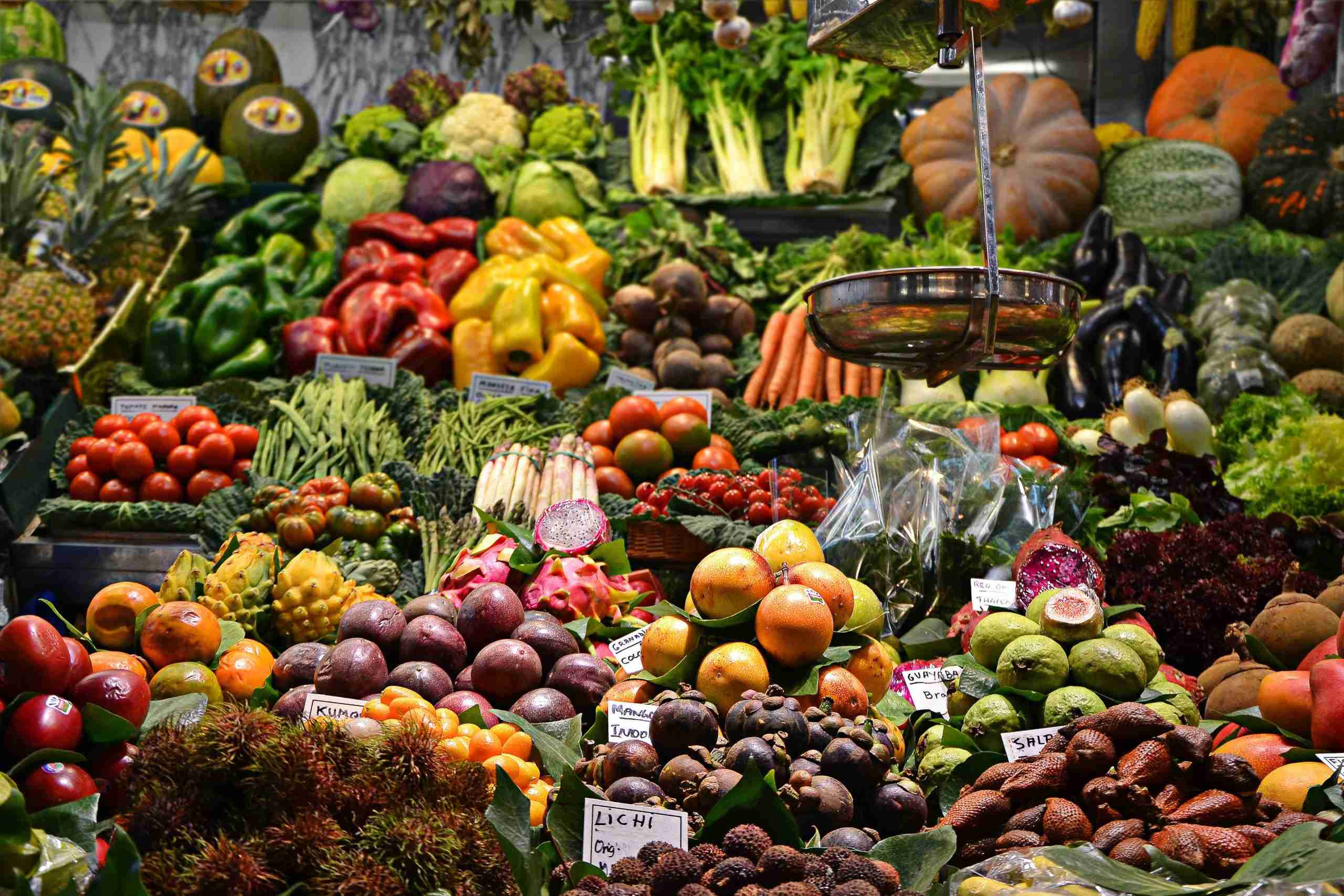 frutta e verdura sul mercato cura della pelle
